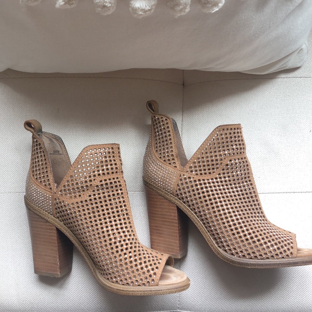 Vince Camuto Kiminni Peep Toe Studded Bootie Sz 6